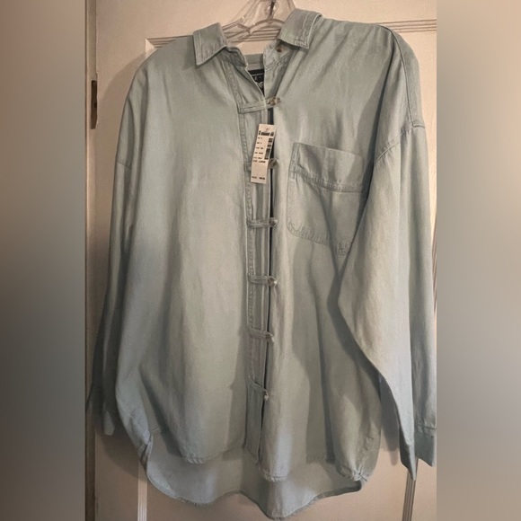 Chic Light Blue Button Down Shirt - Picture 1 of 3
